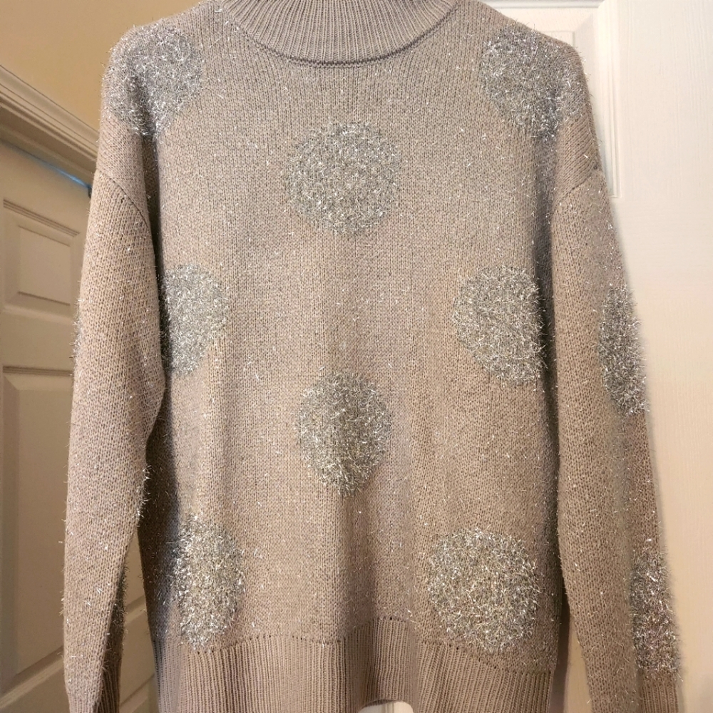 Maurices Gray mock turtleneck with Silver circles.  Size Medium